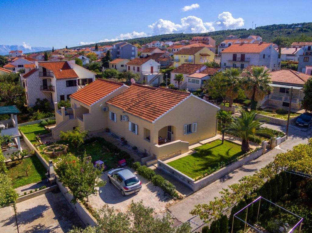 Apartments With A Parking Space Supetar, Brac - 16294 Bagian luar foto