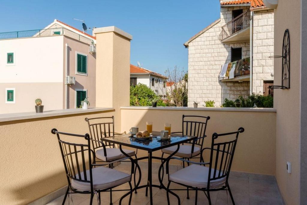 Apartments With A Parking Space Supetar, Brac - 16294 Bagian luar foto
